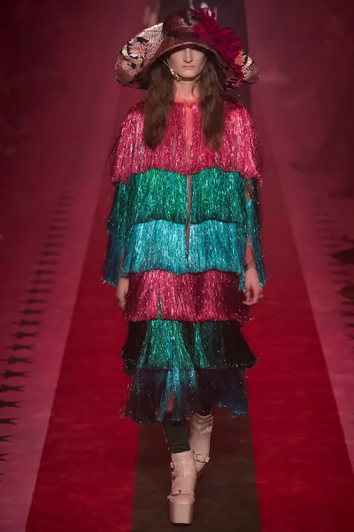 Look 18